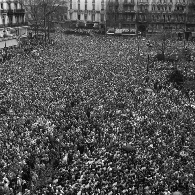 Manifestation du 13 février 1962 pour les victimes du massacre policier du métro Charonne à Paris